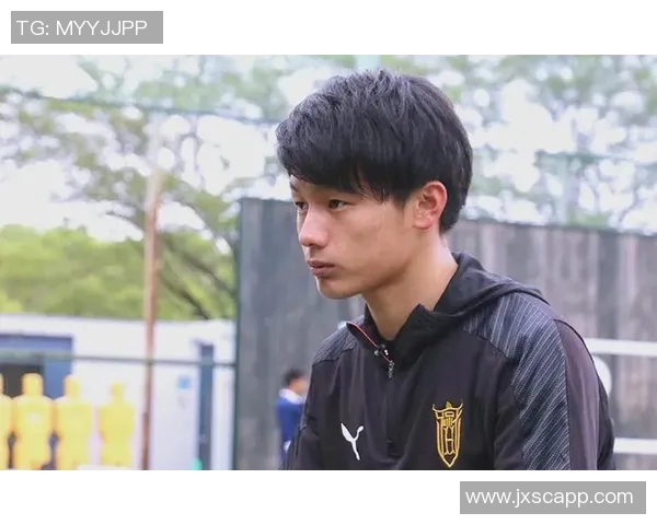 足球明星如何从青涩少年成长为顶级球员的成功之路揭秘